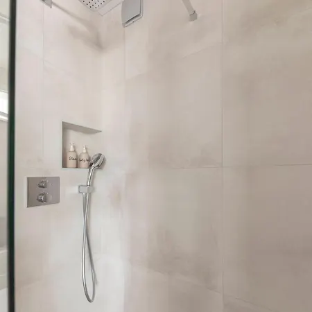 Bh Rose Apartment