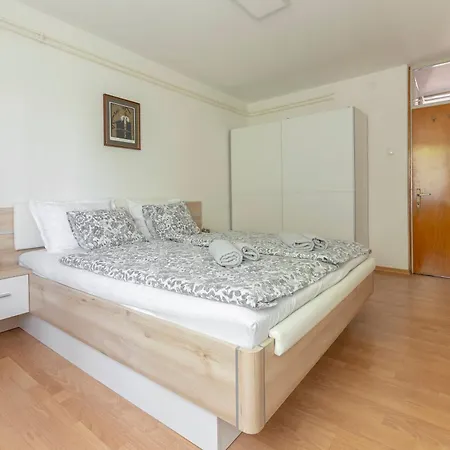 Bh Rose Λιουμπλιάνα