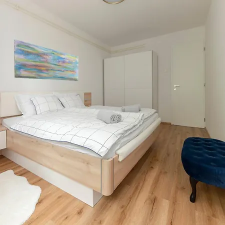 Bh Rose Apartma *